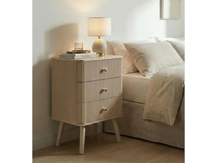 Table de chevet Shy 3 tiroirs design compact moderne