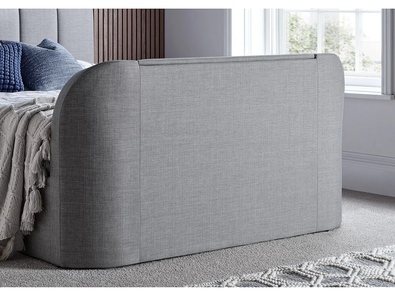 Upholstered Storage bed - 135 x 190 cm Ottoman Bed Integrated TV Feature With Ottoman Storage in Grey