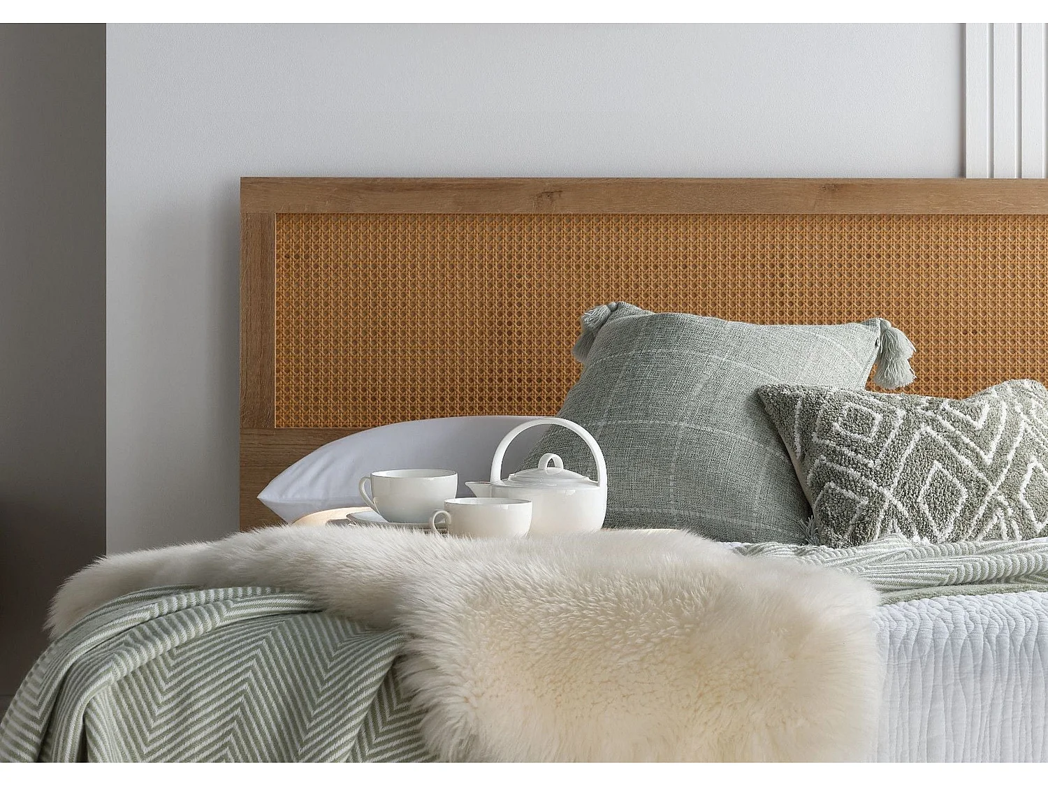 Rattan Oak Storage bed - 150 x 200 cm Ottoman Bed With Ottoman Storage in Beige