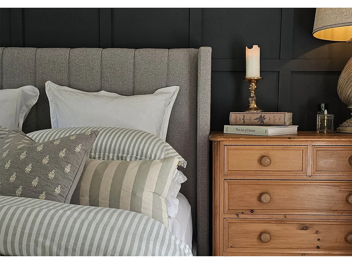 Winged Upholstered Bedframe - 135 x 190 cm Bedframe in Grey