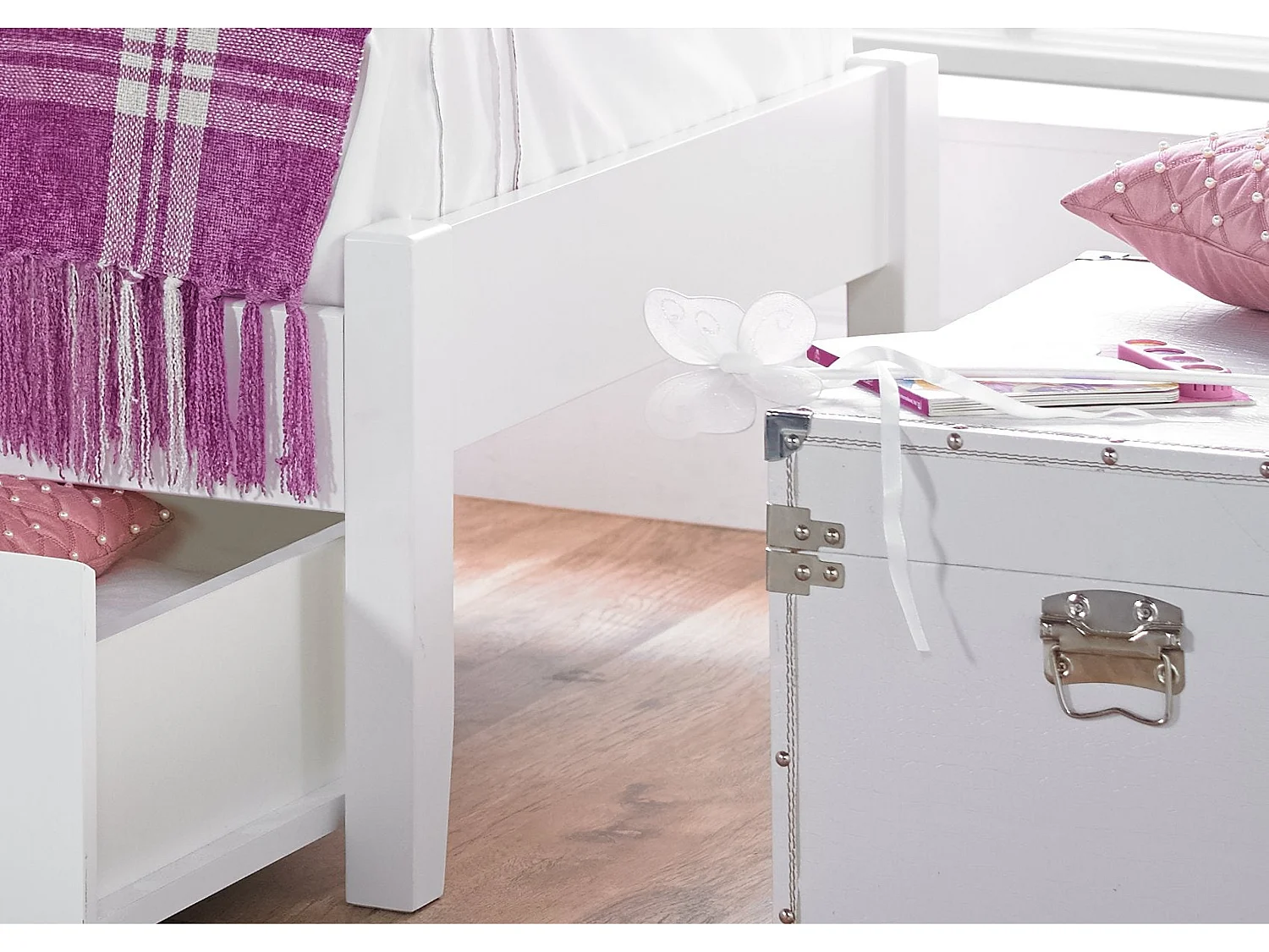 Solo Painted Wood Bedframe - 75 x 190 cm Bedframe in White