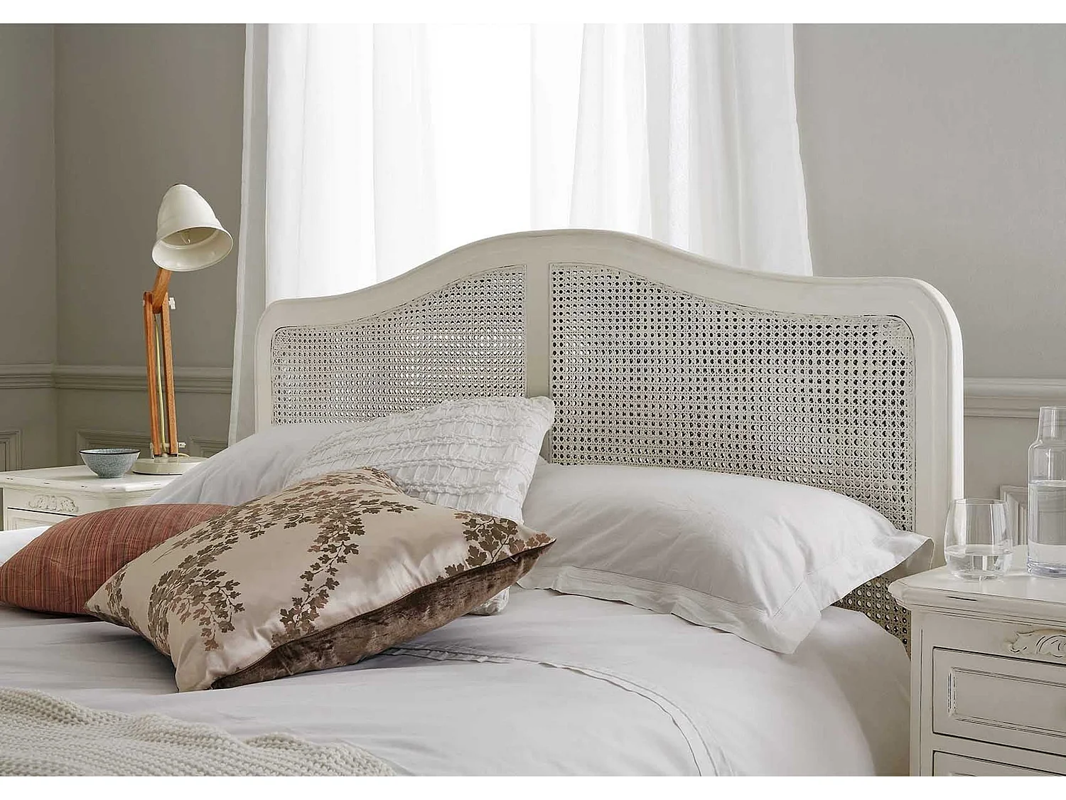 Rattan Painted Wood Bedframe - 135 x 190 cm Bedframe in White