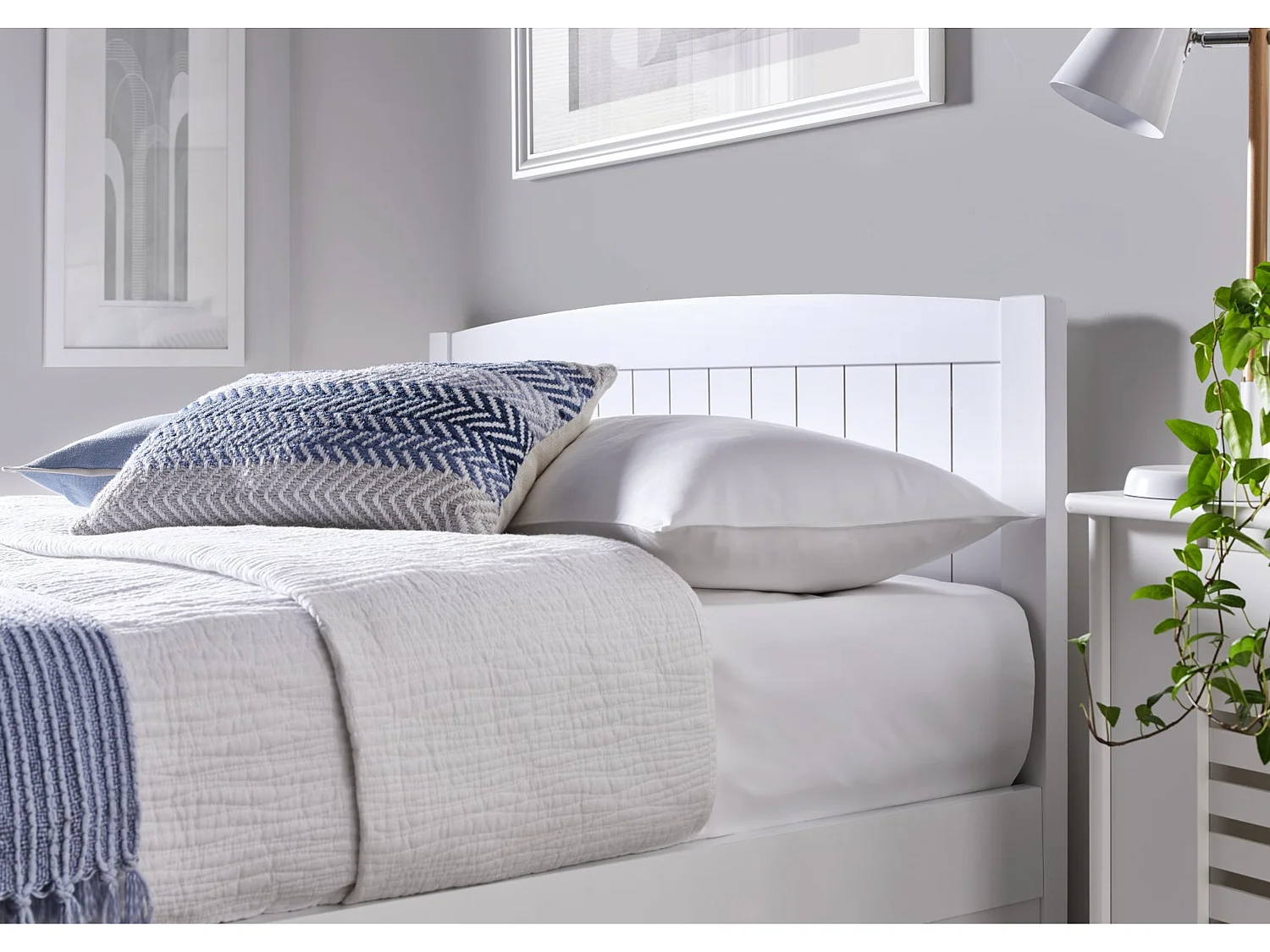 Painted Wood Bedframe - 135 x 190 cm Bedframe in White
