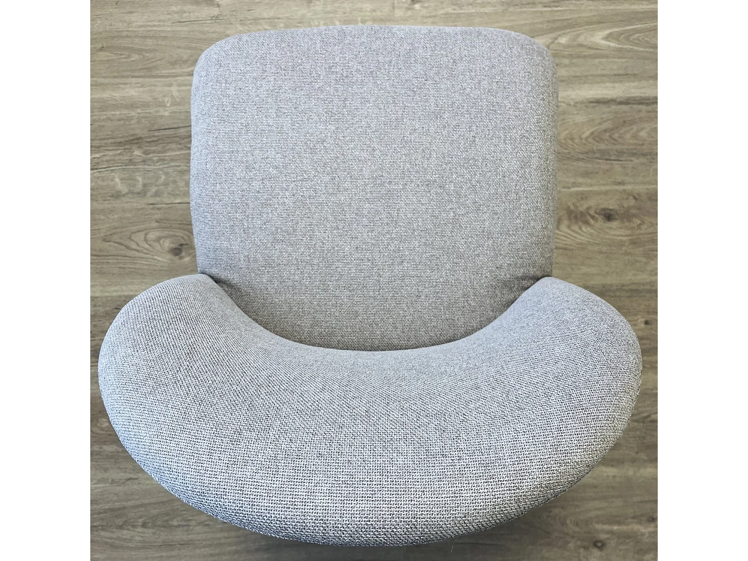 Lot de 4 chaises tapissées couleur beige, pieds métalliques recouverts de tissu