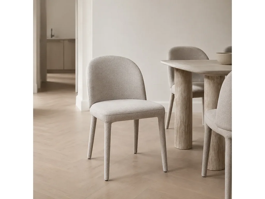 Lot de 4 chaises tapissées couleur beige, pieds métalliques recouverts de tissu