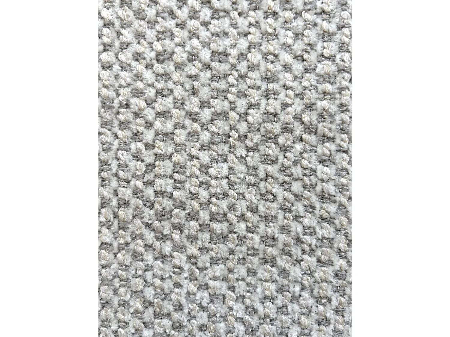 Conjunto de 4 poltronas estofadas em chenille cor marfim salpicado e pernas metálicas pretas