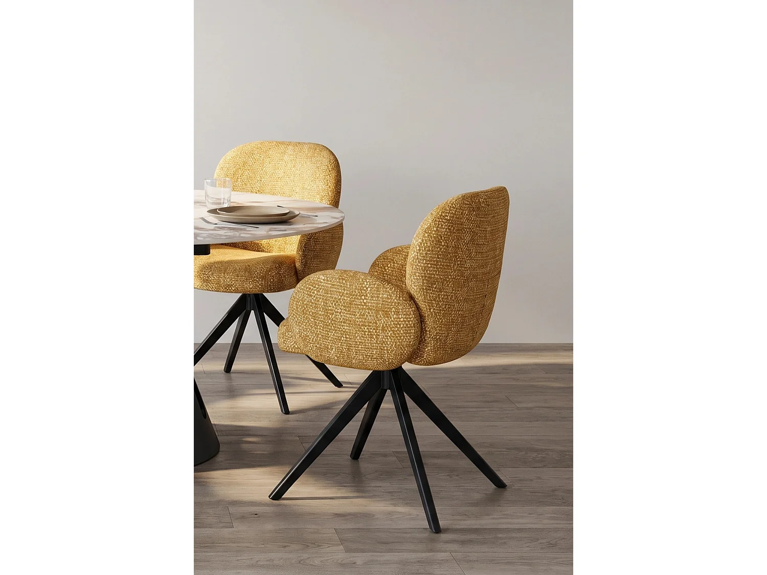 Lot de 4 fauteuils rembourrés en chenille couleur moutarde mouchetée et pieds métalliques noirs
