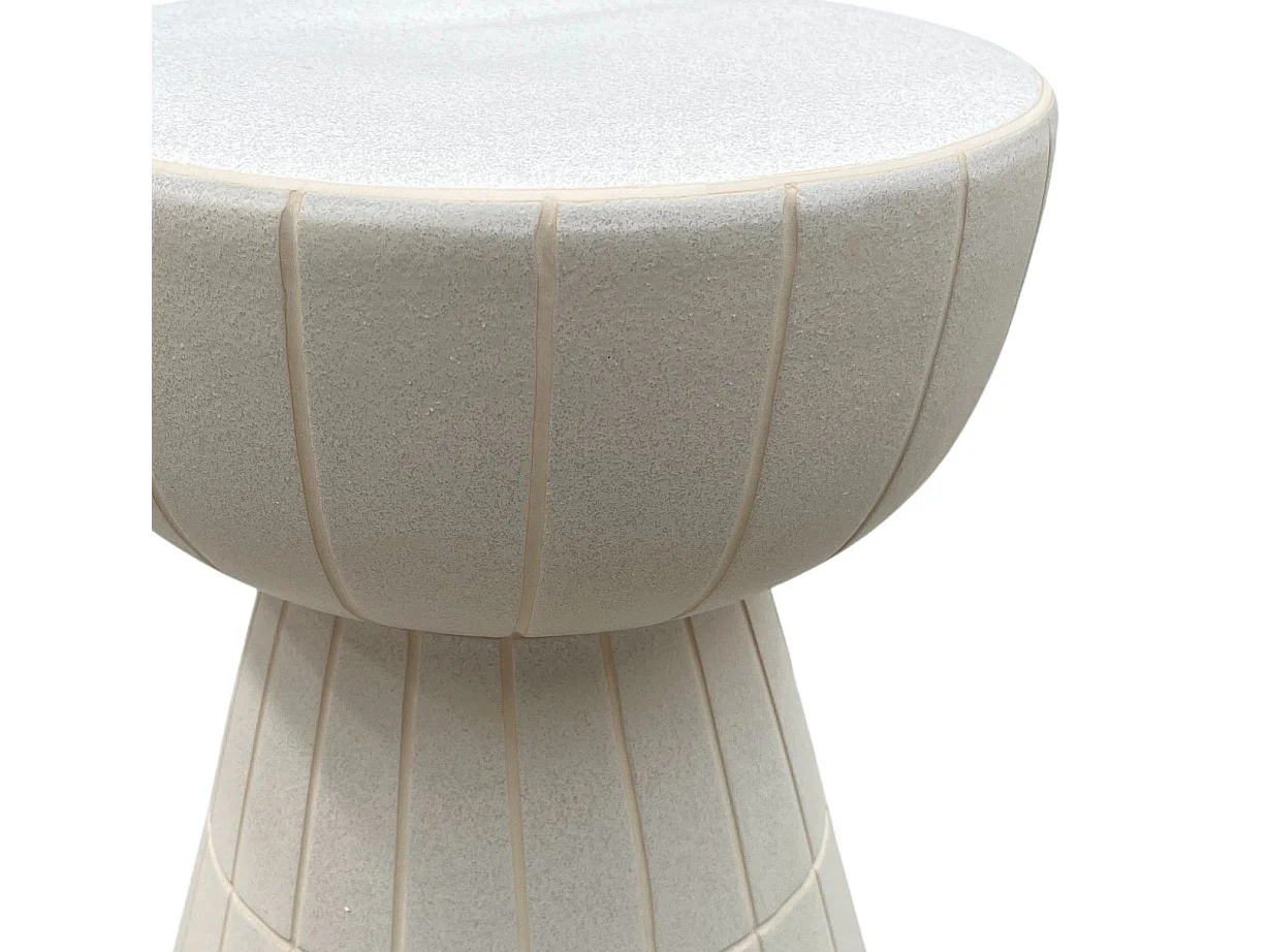 Tabouret / meuble d'appoint en céramique couleur blanc cassé