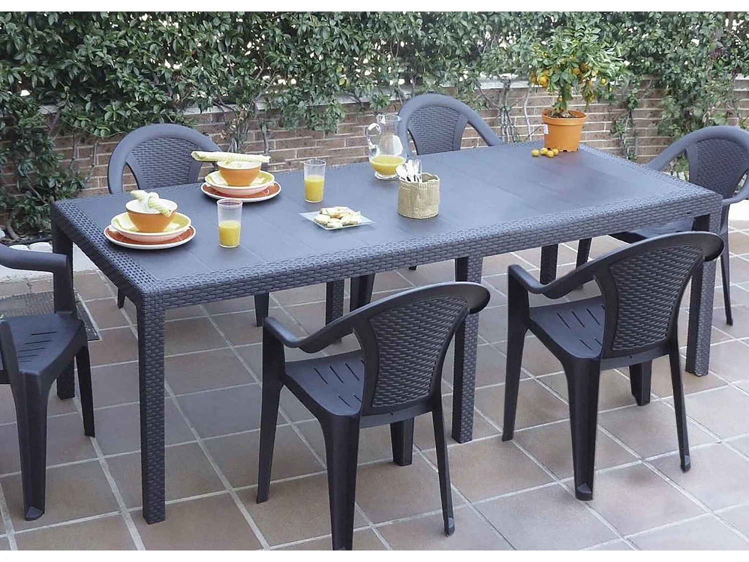 Table d'extérieur Dmains, Etagère à manger rectangulaire extensible, Table de jardin extensible effet rotin, 100% Made in Italy, 150/220x90h72 cm, Anthracite