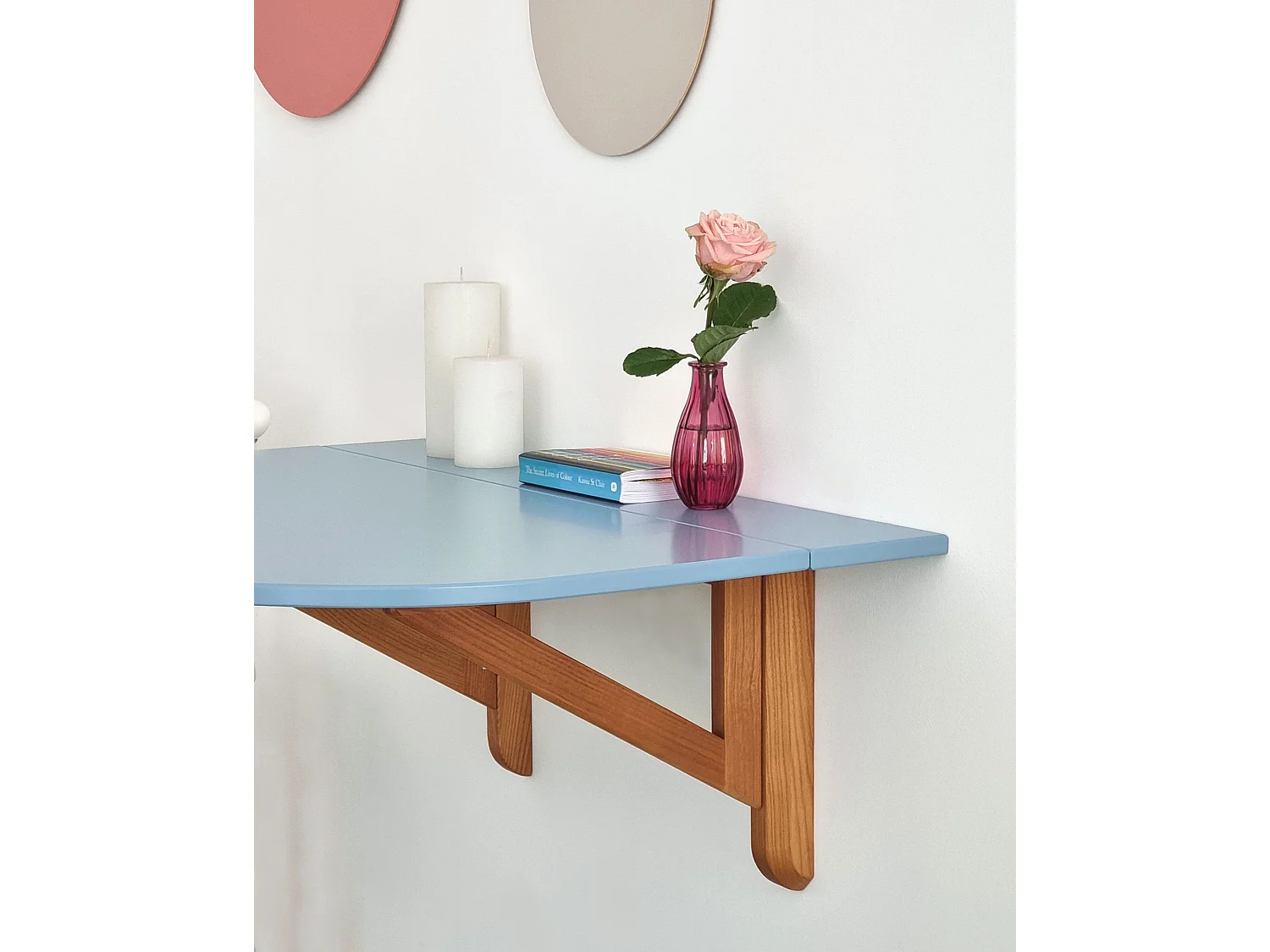 Table murale pliante demi-ovale Klapp 100 x 75 cm pour 2 personnes | Petit bureau | Blanc | Pieds frêne finition chêne naturel