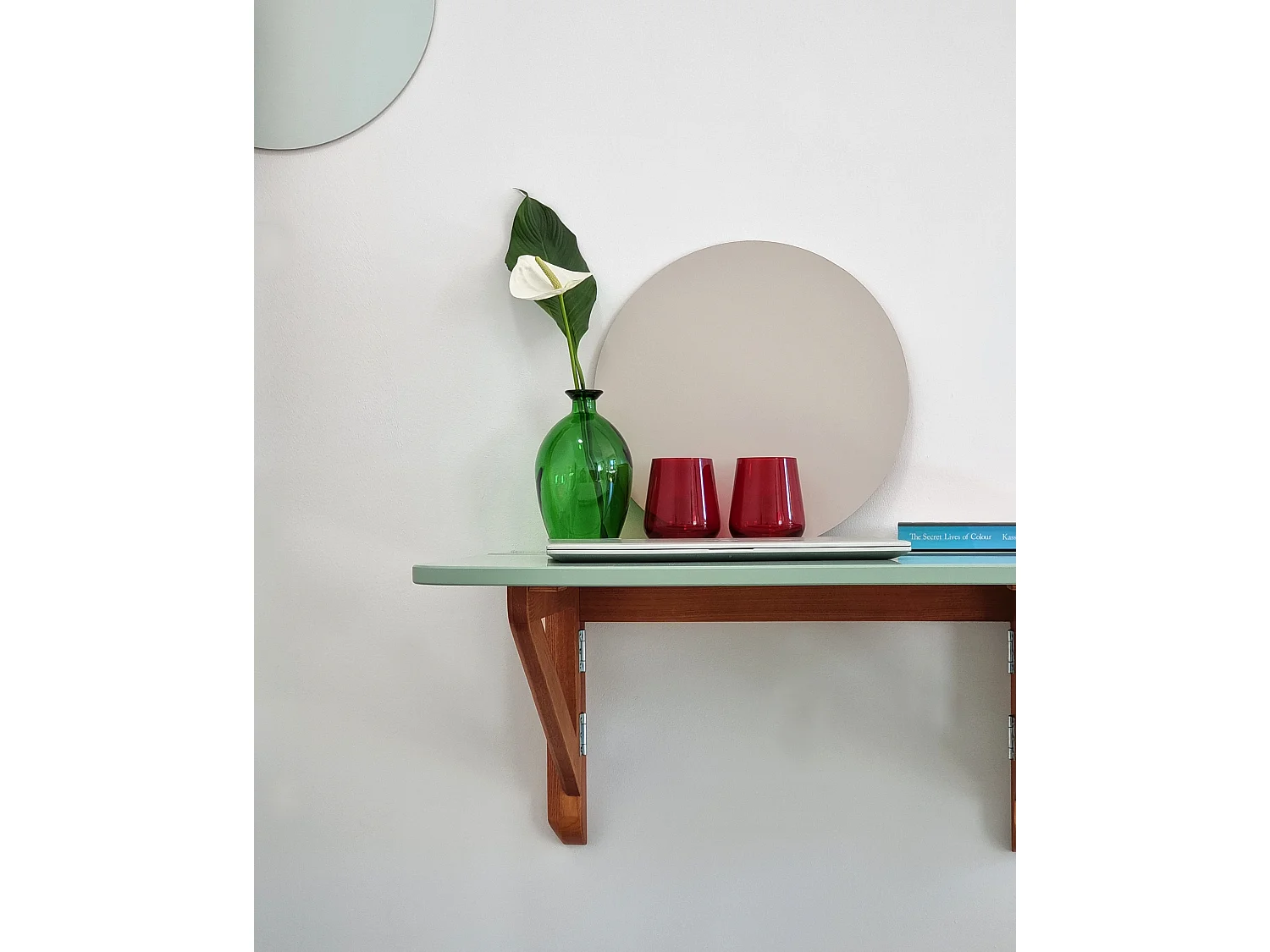 Table murale rabattable rectangulaire 60 x 70 cm Klapp | Beige brun | Pieds en frêne teinté chêne | Pour 2 personnes | Petit bureau