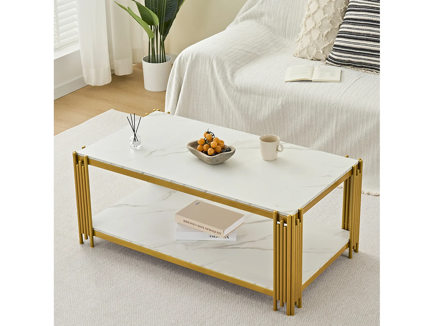 Mesa de centro rectangular de MDF y metal blanca y dorada con 2 estantes