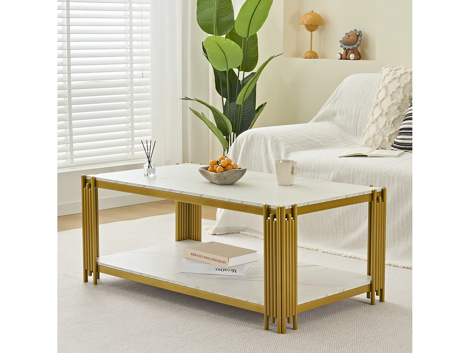 Mesa de centro rectangular de MDF y metal blanca y dorada con 2 estantes