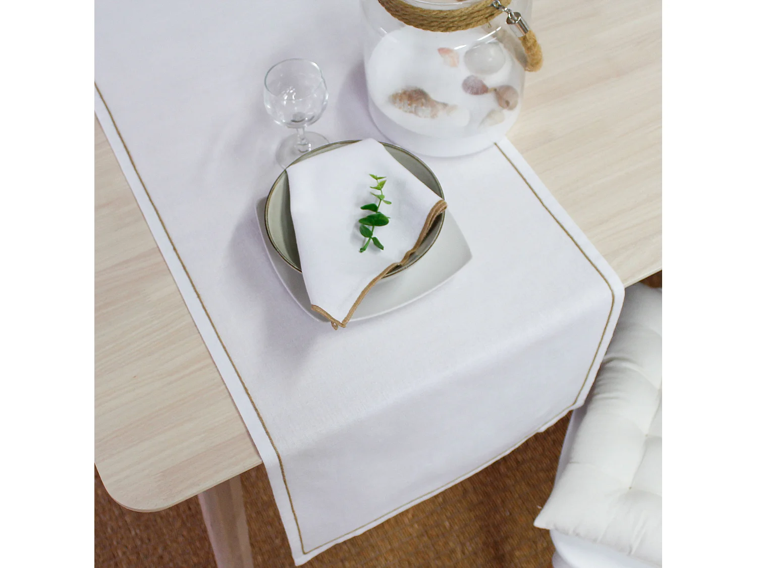 Serviette de table unie et bourdonnée