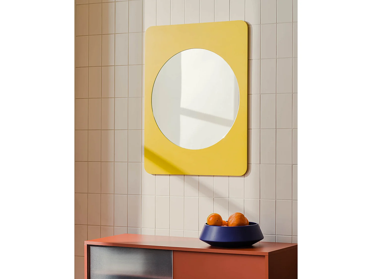 Miroir Aku - cadre arrondi en bois, finition lisse, 90 x 70 cm