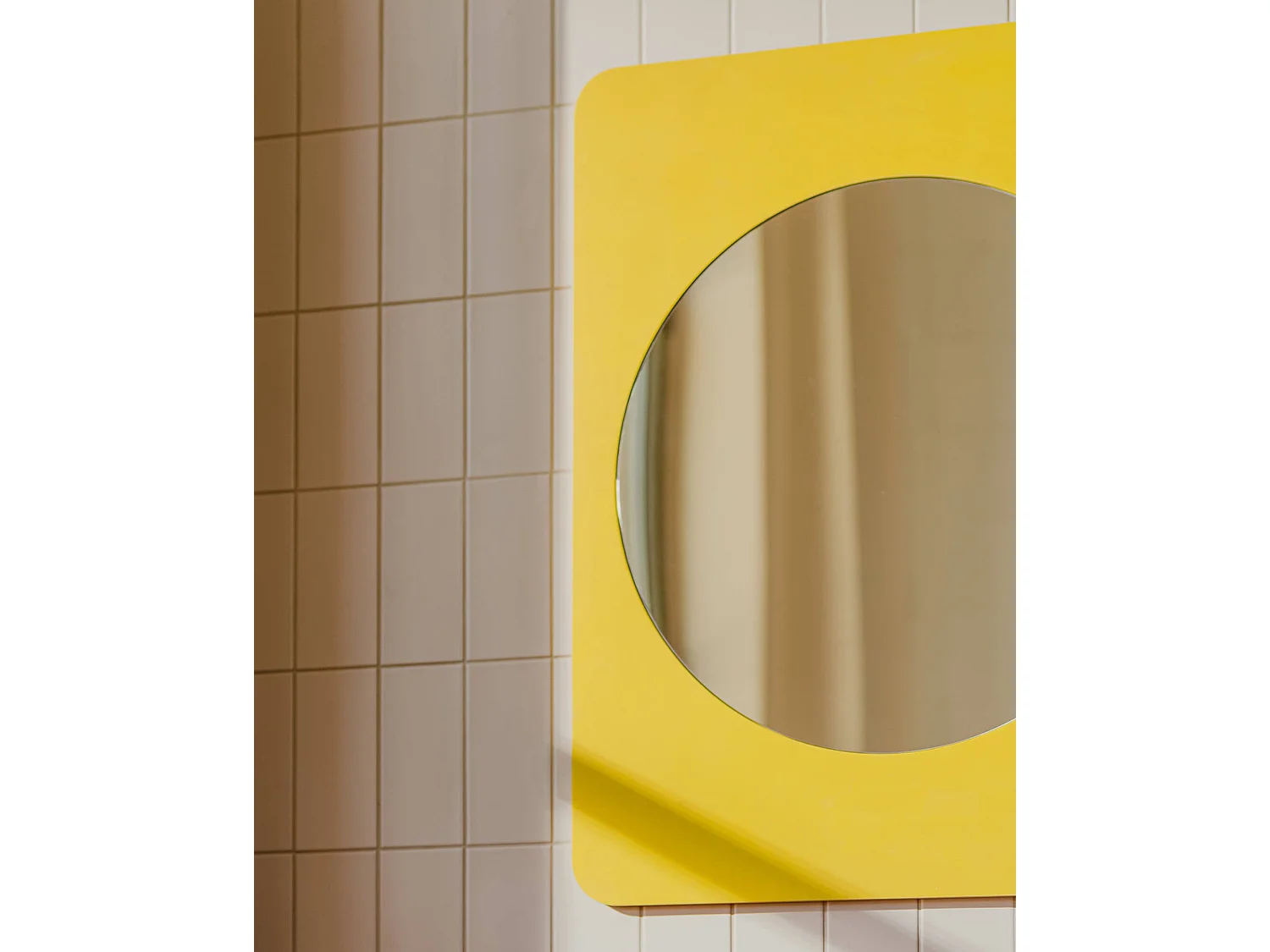 Miroir Aku - cadre arrondi en bois, finition lisse, 90 x 70 cm