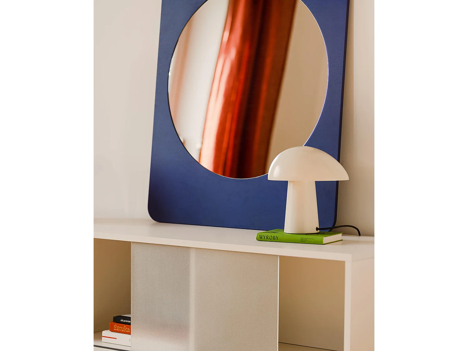 Miroir Aku - cadre arrondi en bois, finition lisse, 90 x 70 cm