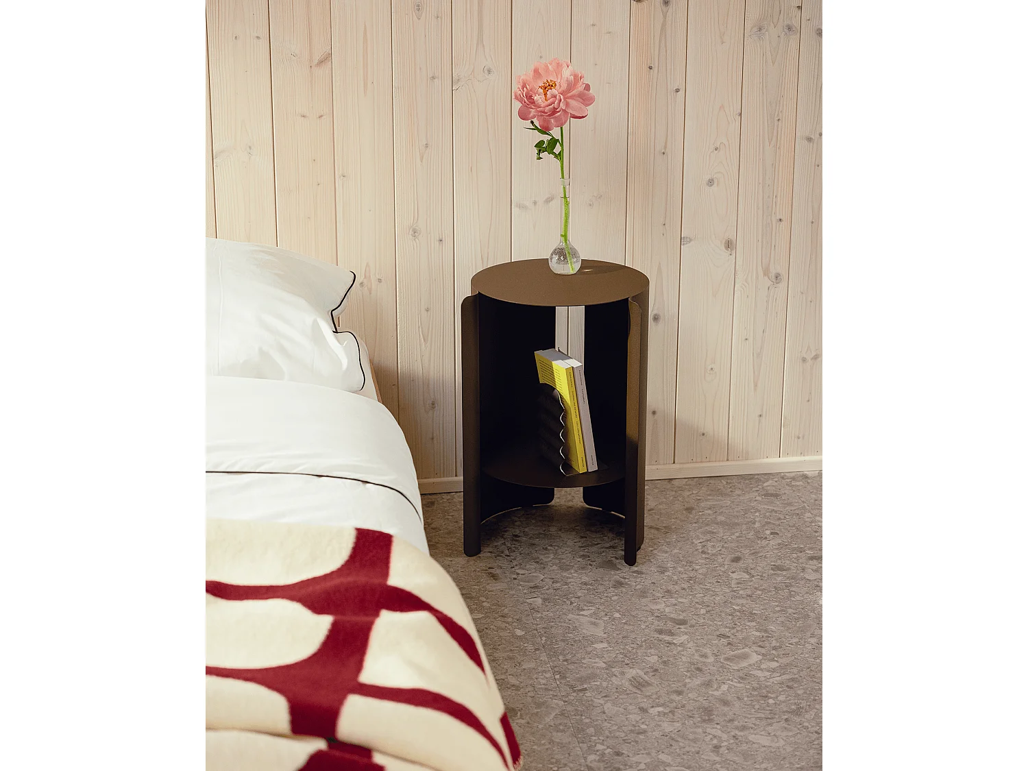Table d'appoint Wa - acier laqué, étagère inférieure, design moderne