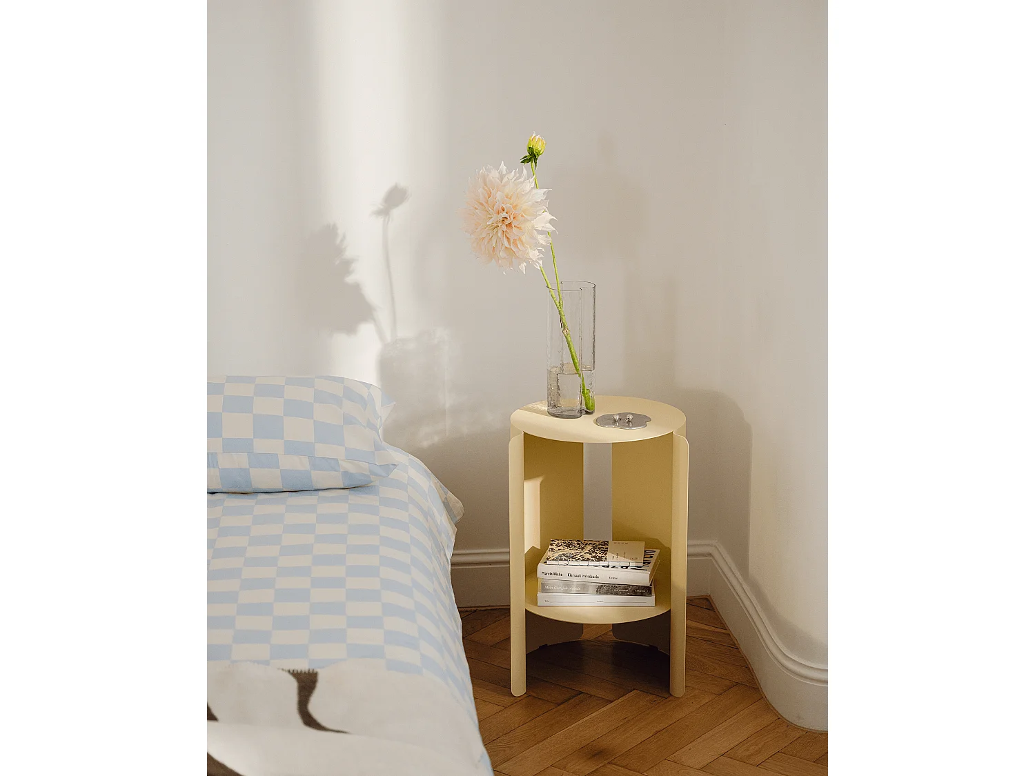 Table d'appoint Wa - acier laqué, étagère inférieure, design moderne
