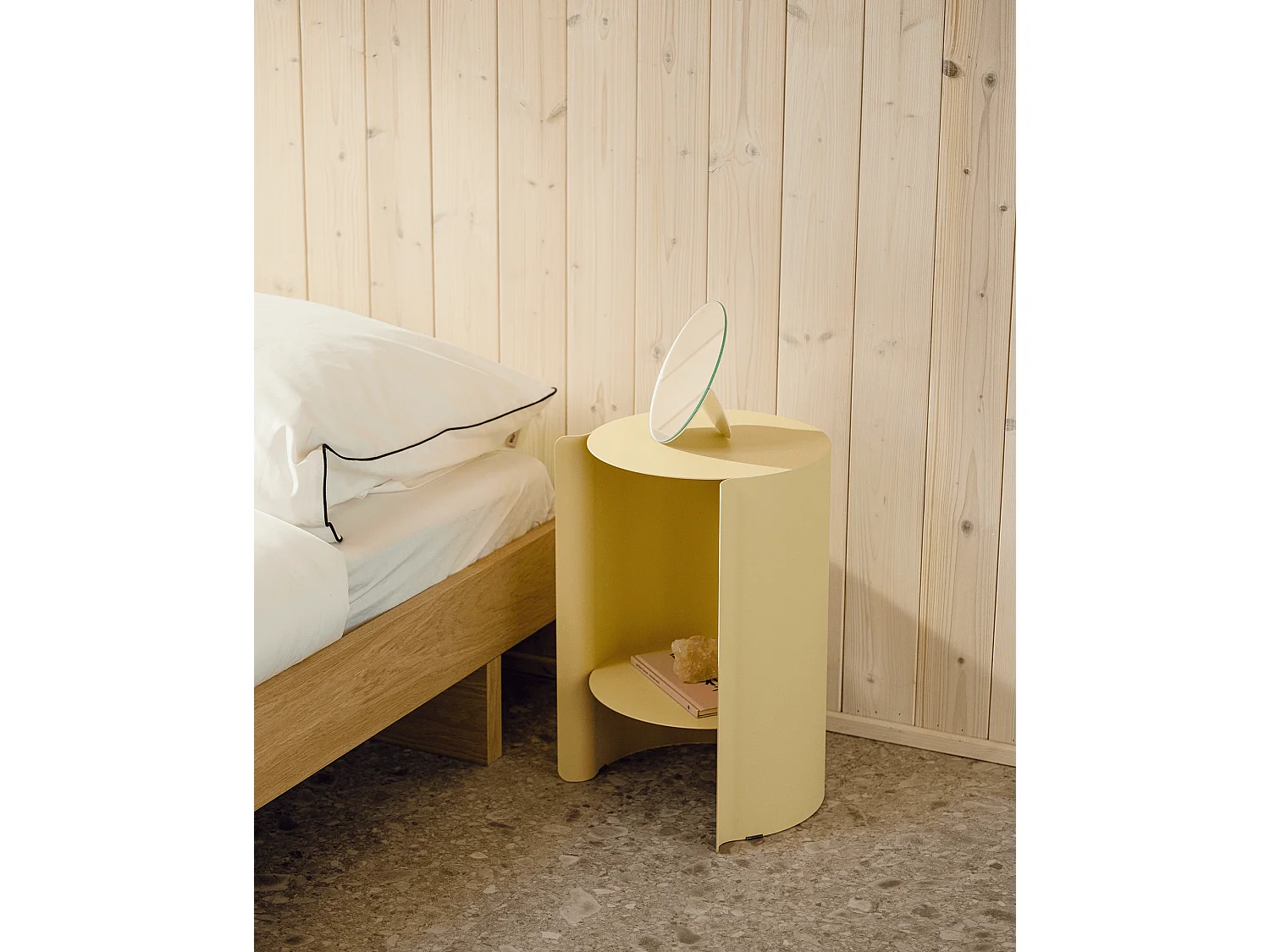 Table d'appoint Wa - acier laqué, étagère inférieure, design moderne