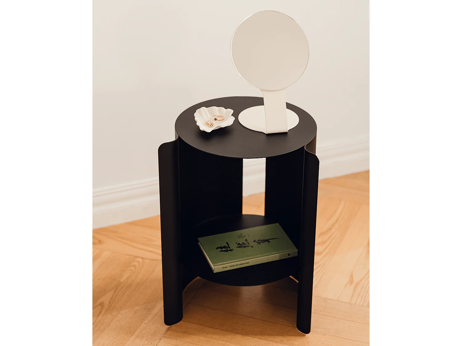 Table d'appoint Wa - acier laqué, étagère inférieure, design moderne