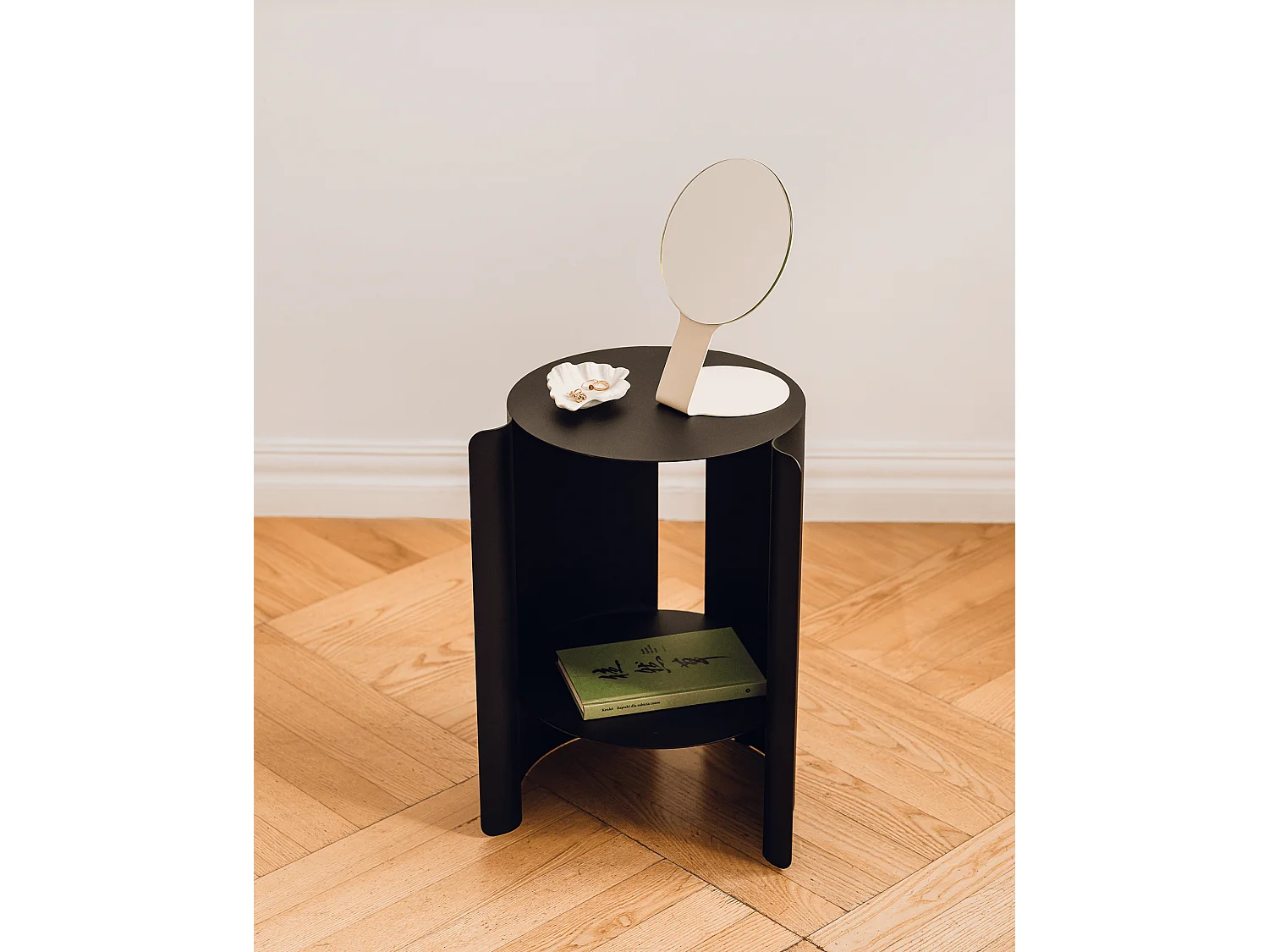 Table d'appoint Wa - acier laqué, étagère inférieure, design moderne