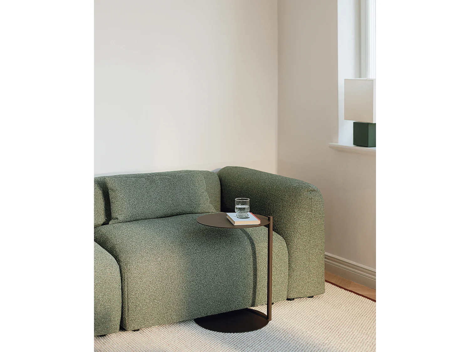 Table d'appoint Ande en acier - design minimaliste coulissant, 42 x 42 x 59 cm