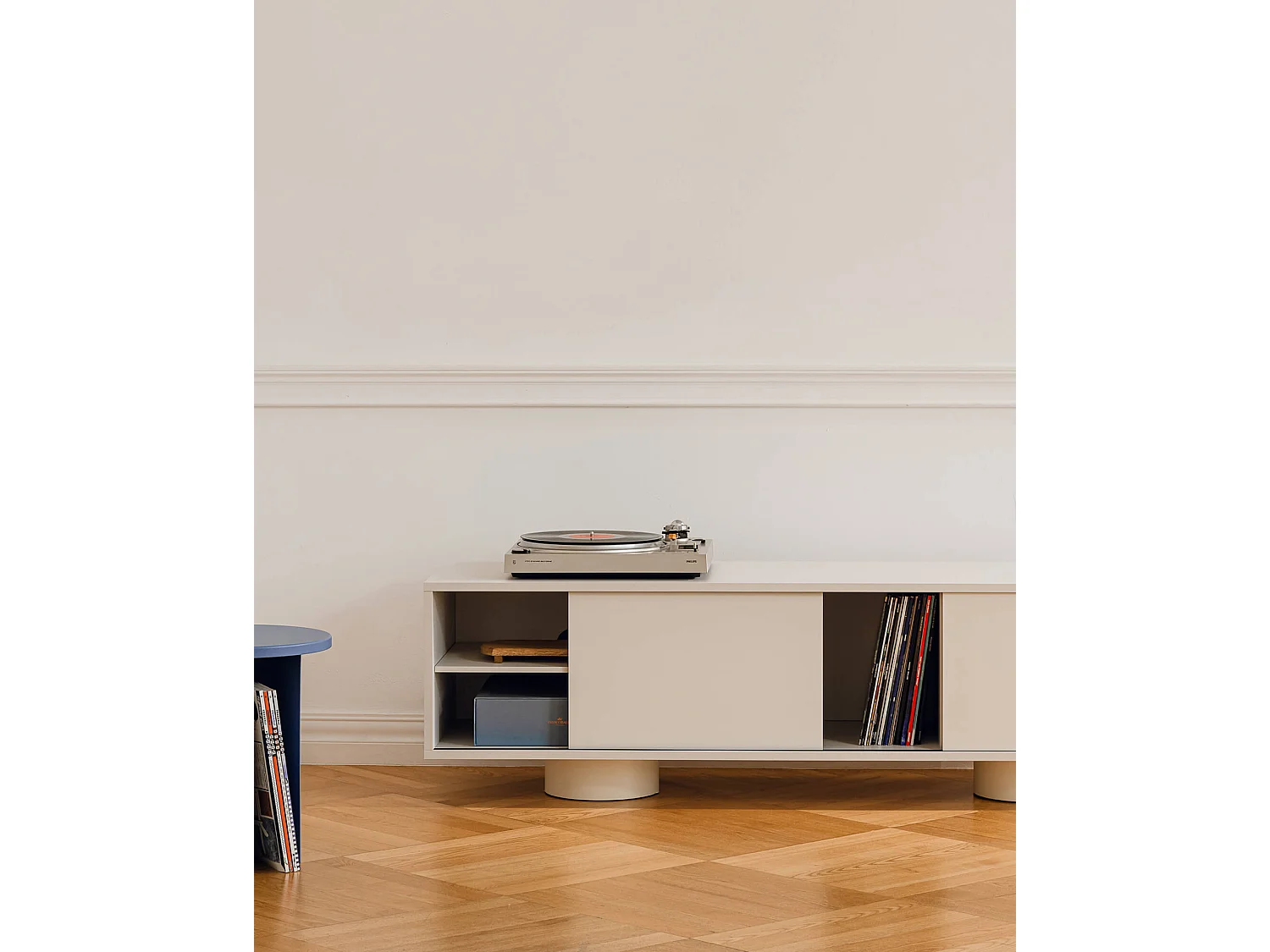 Mobile TV Taro noo.ma - 160 cm, ante scorrevoli, gambe arrotondate, Nero opaco