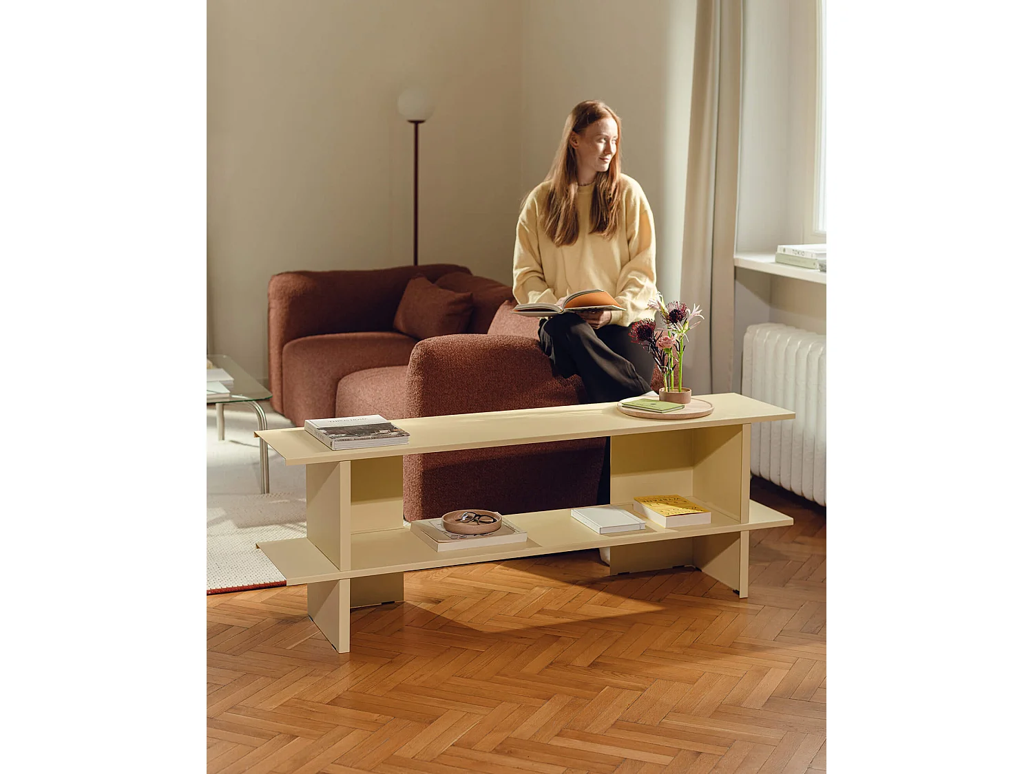 Hes Regaleinheit - niedriges Metallregal, 2 Ablagen, TV‑Stand, matt, 160x37x56,6 cm