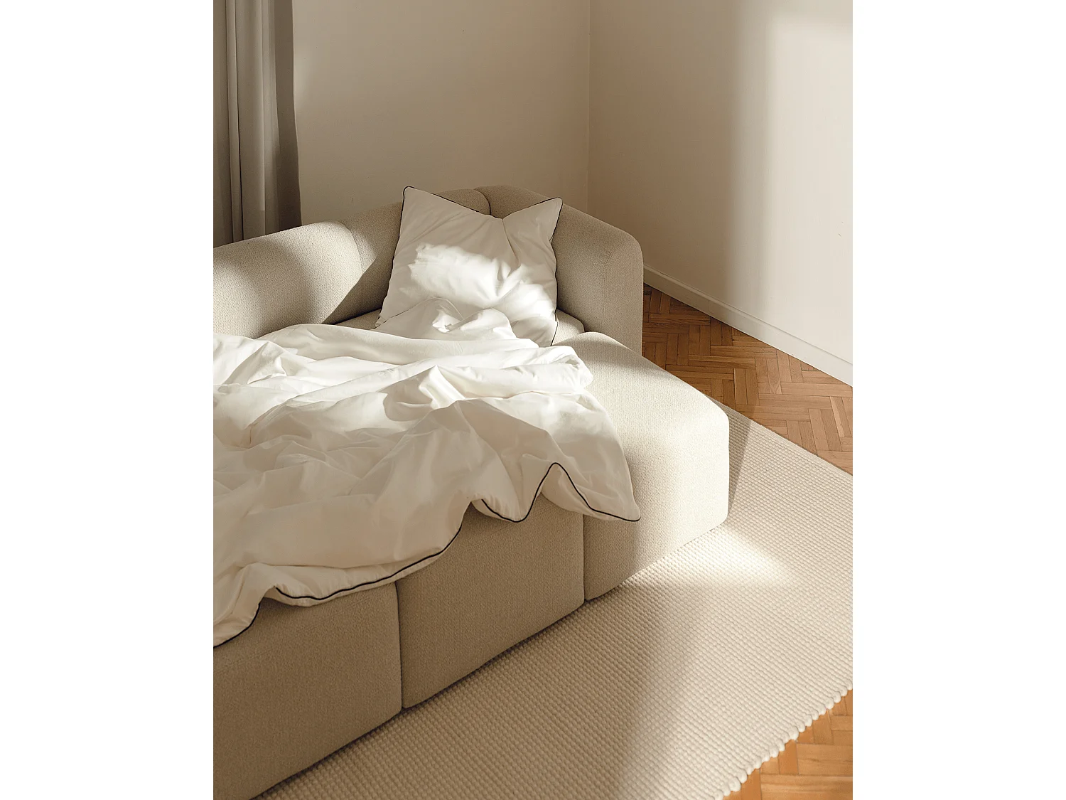 Canapé-lit 3 places convertible noo.ma pastel blue, tissu polyester, couchage 140x200 cm