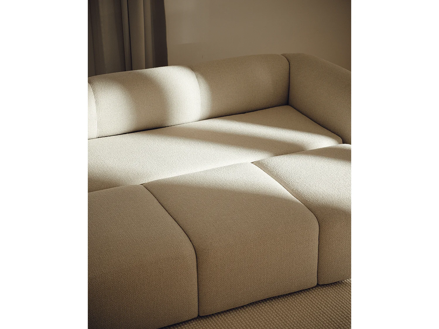 Canapé‑lit Flom 3 places noo.ma - bouclé chocolat, mécanisme Puma, couchage 140 x 200 cm