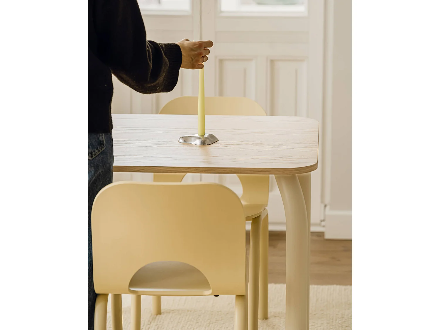 noo.ma eettafel 100x100 cm, houten vierkant, 6-zits, frosty blue en piazza beige