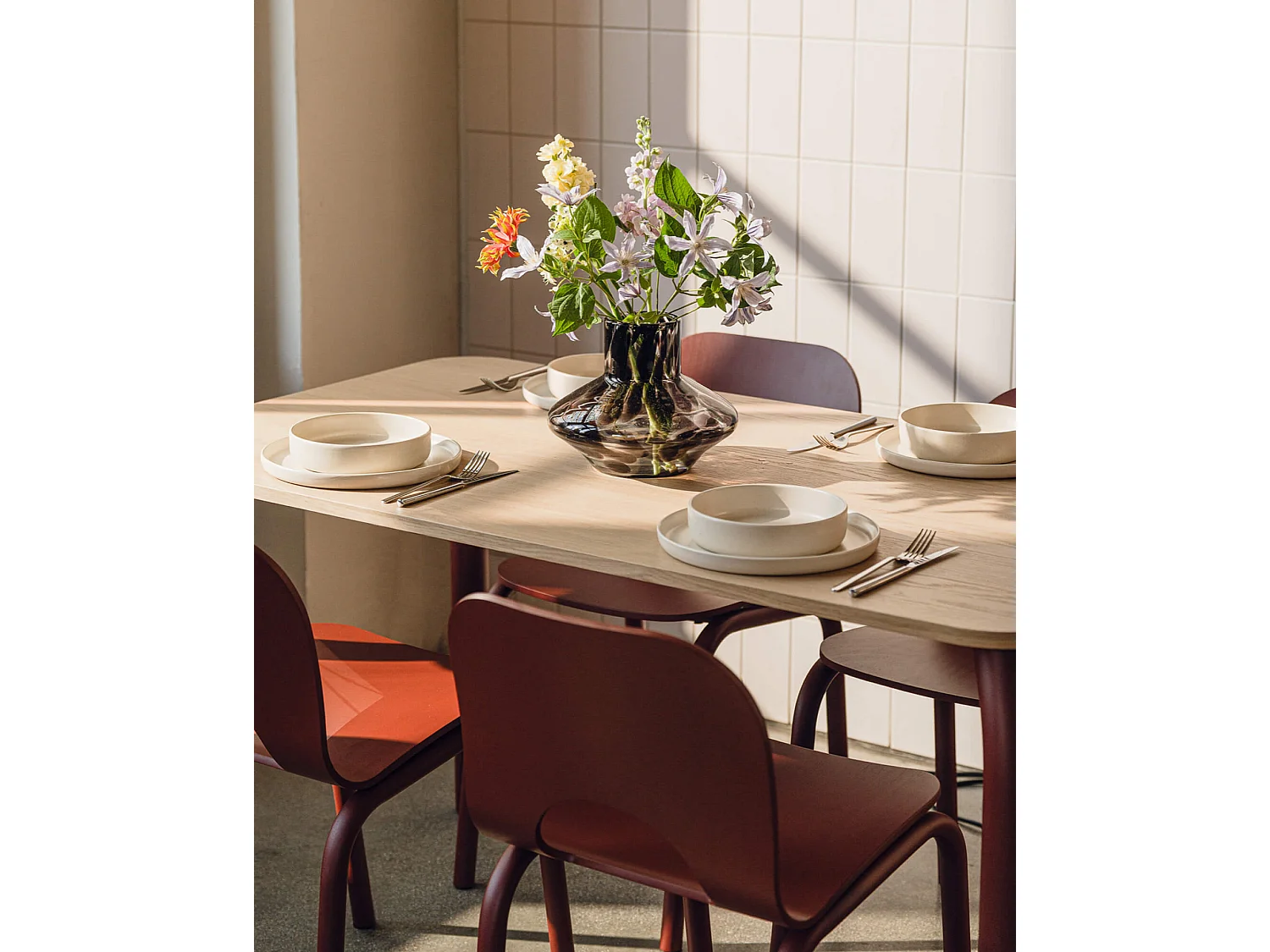 noo.ma eettafel 100x100 cm, houten vierkant, 6-zits, frosty blue en piazza beige