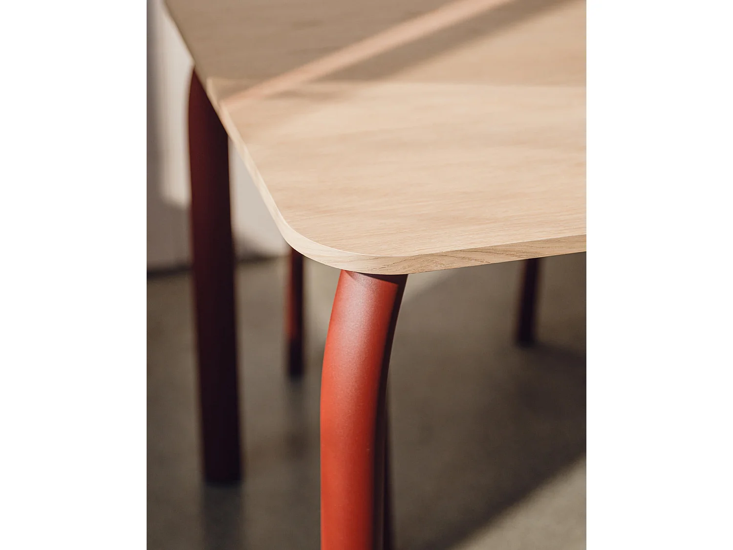 noo.ma houten eettafel 100x74,6 cm - rechthoekig, 6 personen, auburn rood/beige