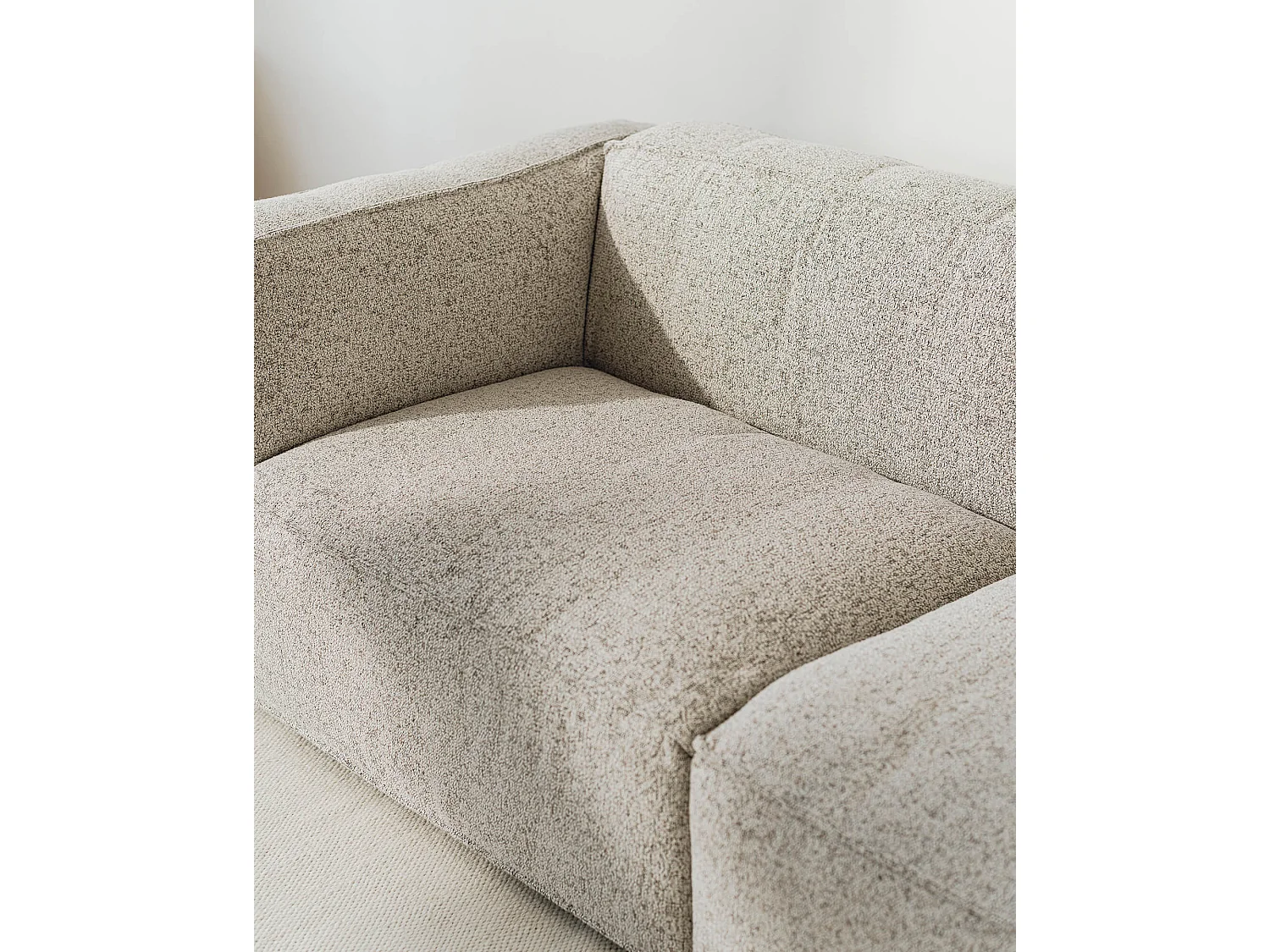 Pouf Ottoman Lobi noo.ma - Pouf moderne en velours côtelé beige, 96x70x45 cm