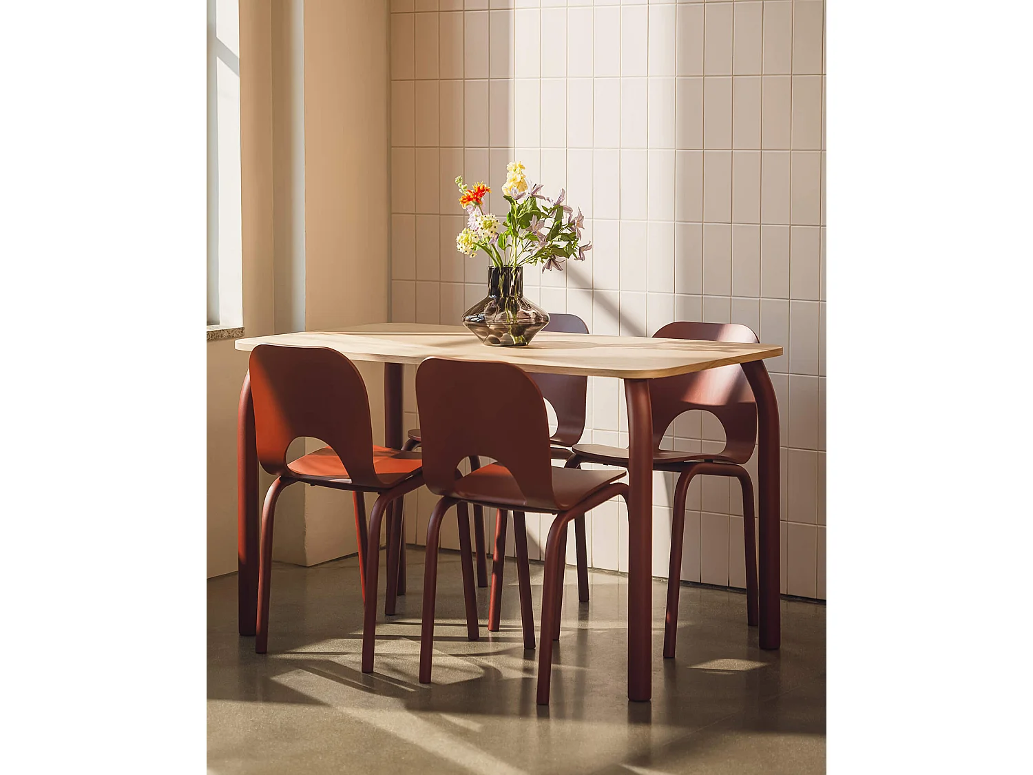noo.ma eettafel 100x74,6 cm - massief eiken fineer blad, stalen frame, 6 persoons, modern
