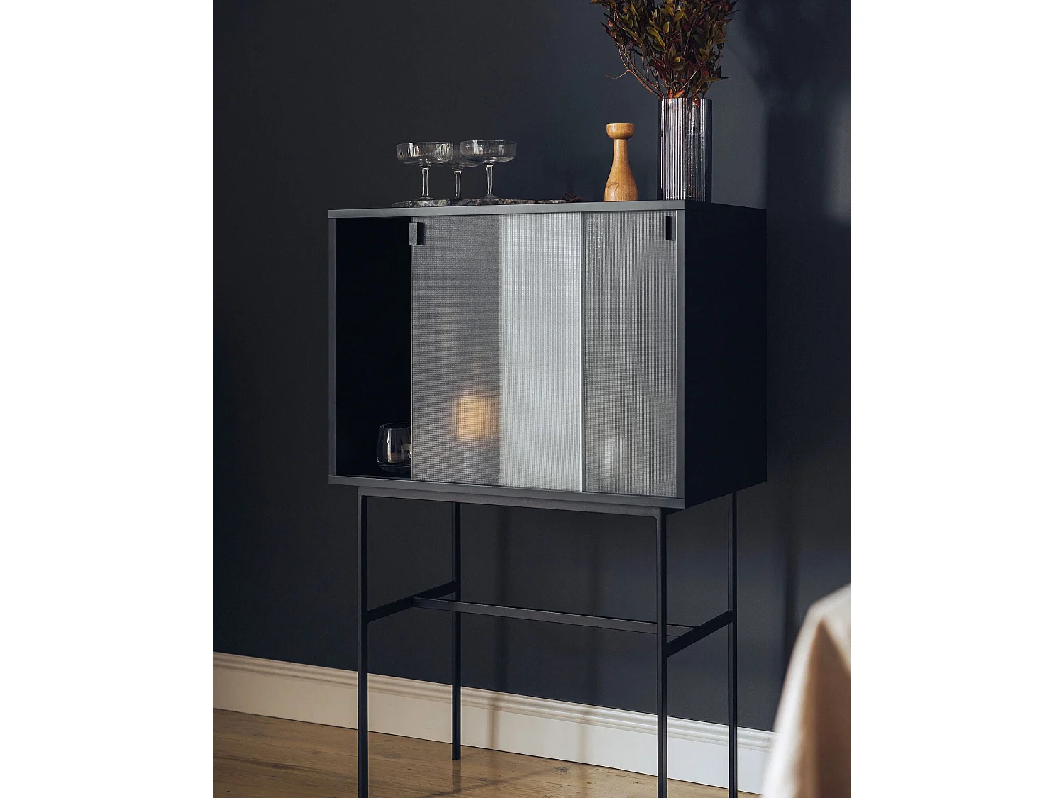 Buffet vitré noo.ma Midnight Blue 70x109x40 cm, 1 porte, étagère amovible