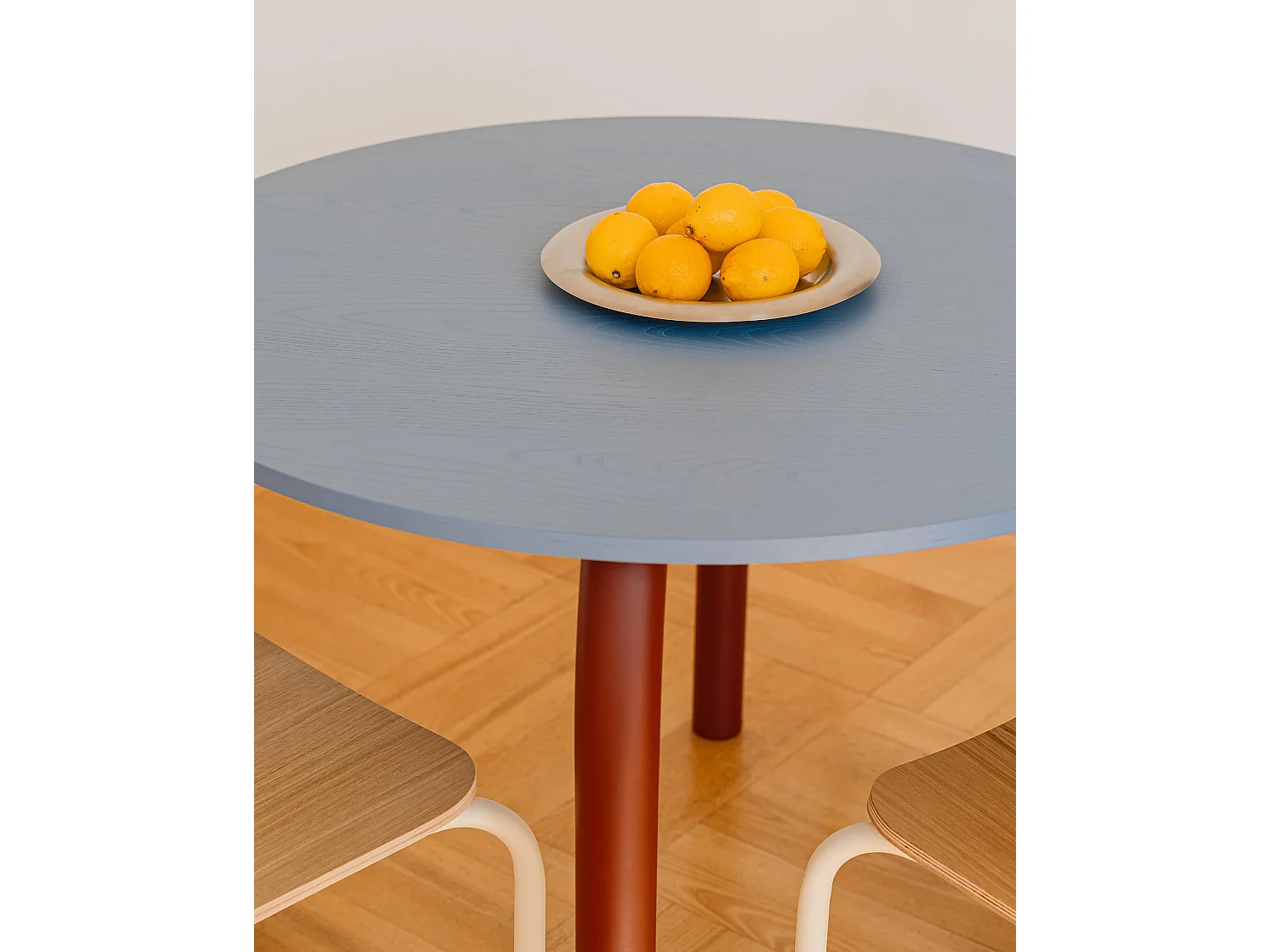 noo.ma salontafel 100 cm - eiken fineer top, stalen frame, terracotta rood mat