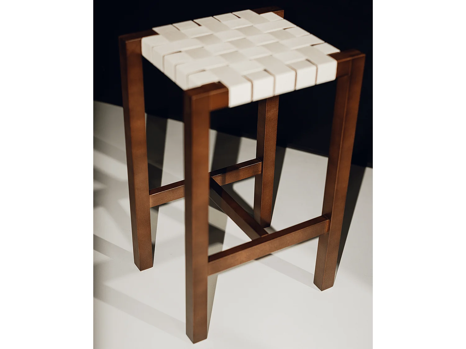 noo.ma eiken stoel met jutezitting, massief eiken frame, Japandi minimalisme