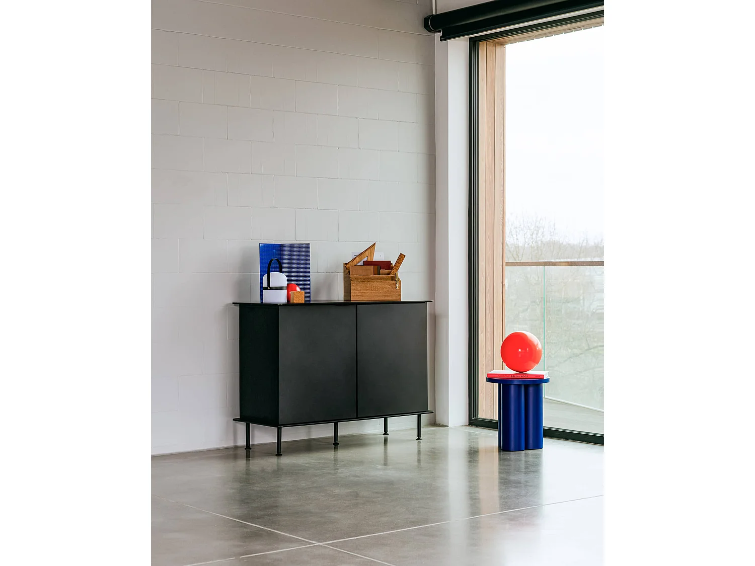 Buffet Suumo noo.ma - buffet polyvalent à étagères réglables, design rond