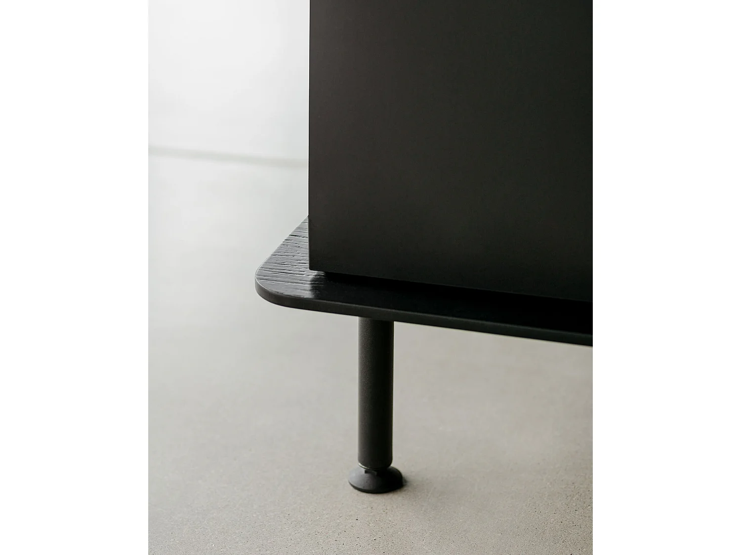 Buffet Suumo noo.ma - buffet polyvalent à étagères réglables, design rond