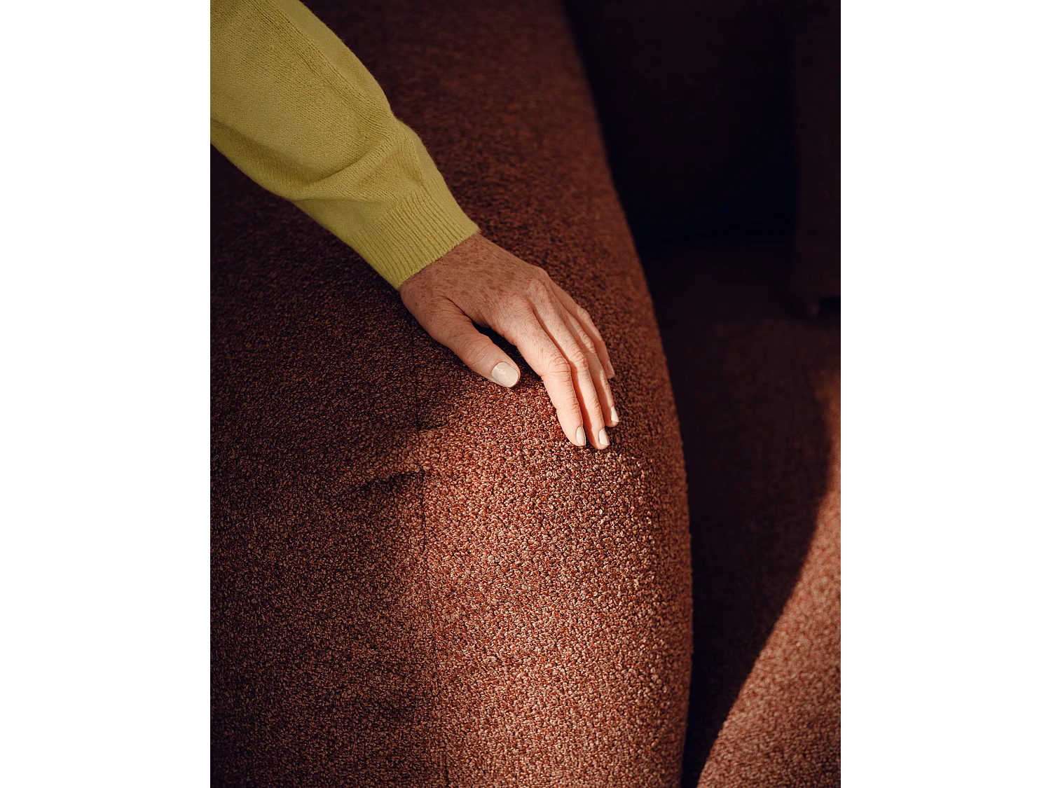 Yaro Ottomane - Bouclé Fußhocker 100% Polyester, Ziegelrot