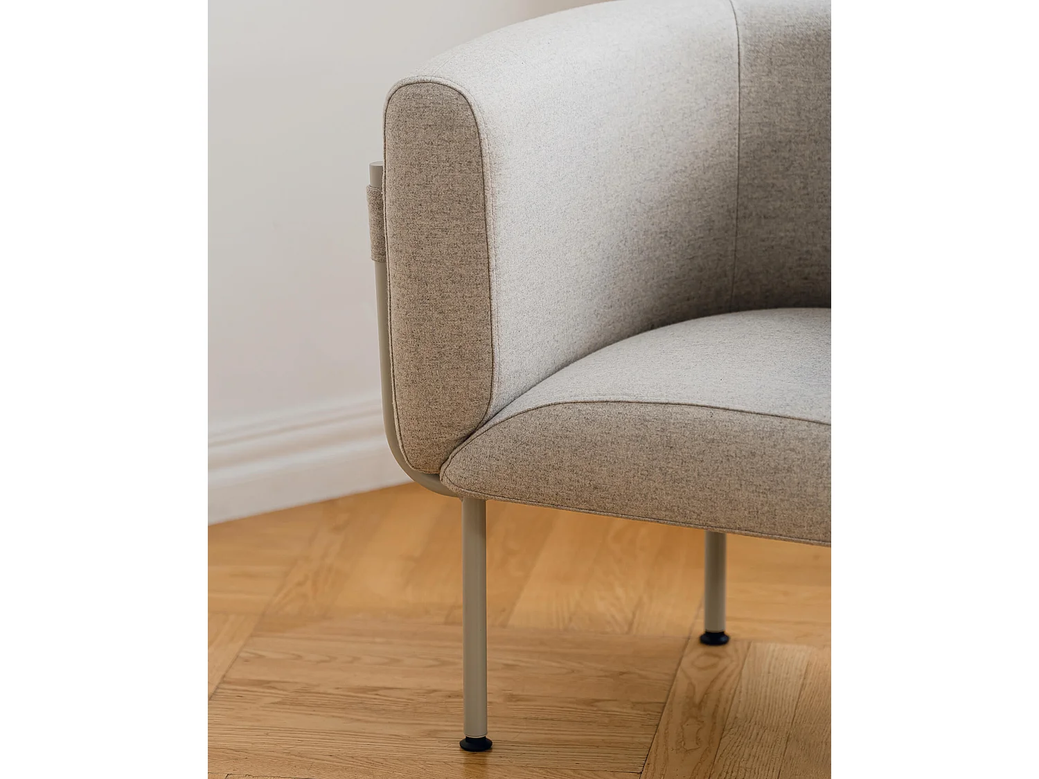 noo.ma Fauteuil moderne en laine Blueberry Pie - avec accoudoirs, assise fixe