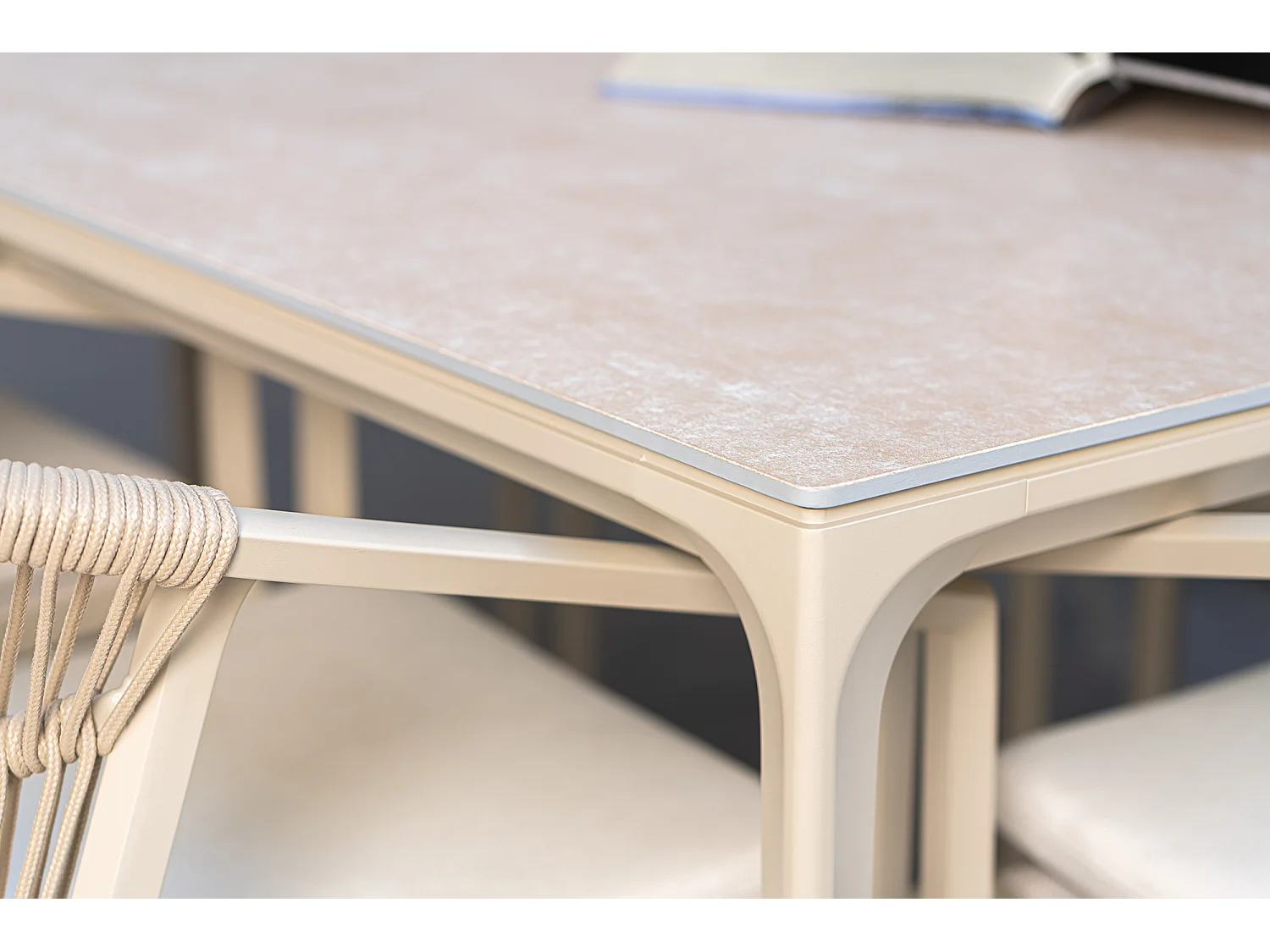 Ensemble de mobilier de repas de jardin en aluminium Bari Mare – Table + 8 chaises