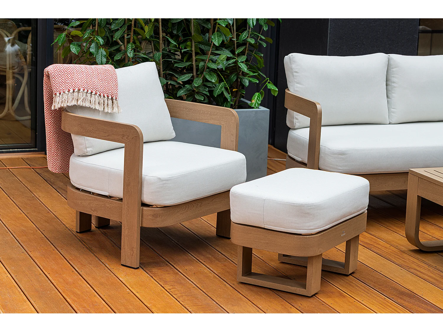 Ensemble de mobilier de jardin en aluminium Sorrento avec fauteuil pivotant