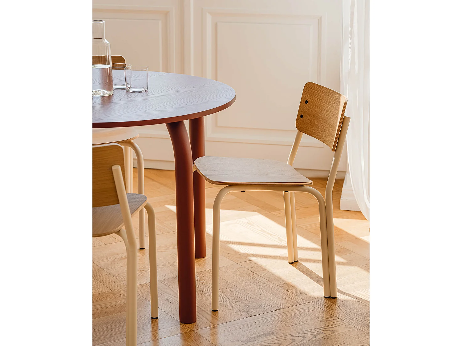 Chaise Kei noo.ma - design épuré, confortable et résistante