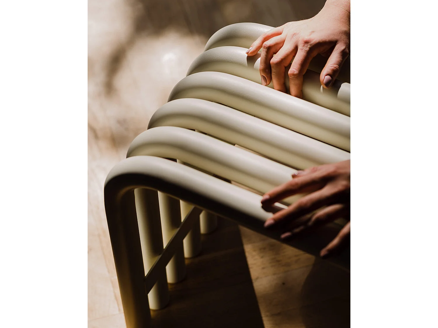 Sgabello Nokk - sgabello contemporaneo in acciaio resistente alle intemperie