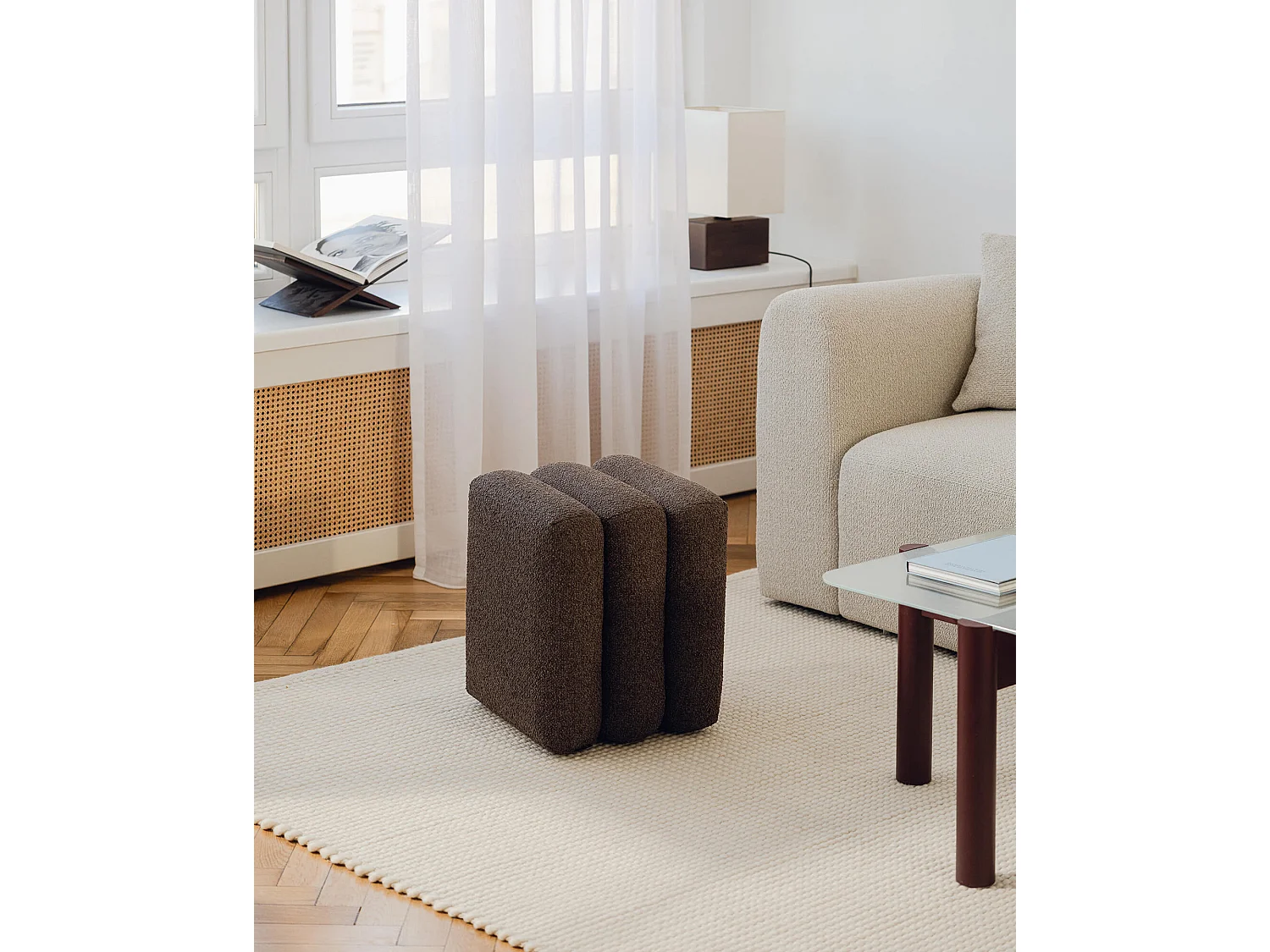 Radd Pouf - gepolsterter, stromlinienförmiger Hocker, 44,50 cm