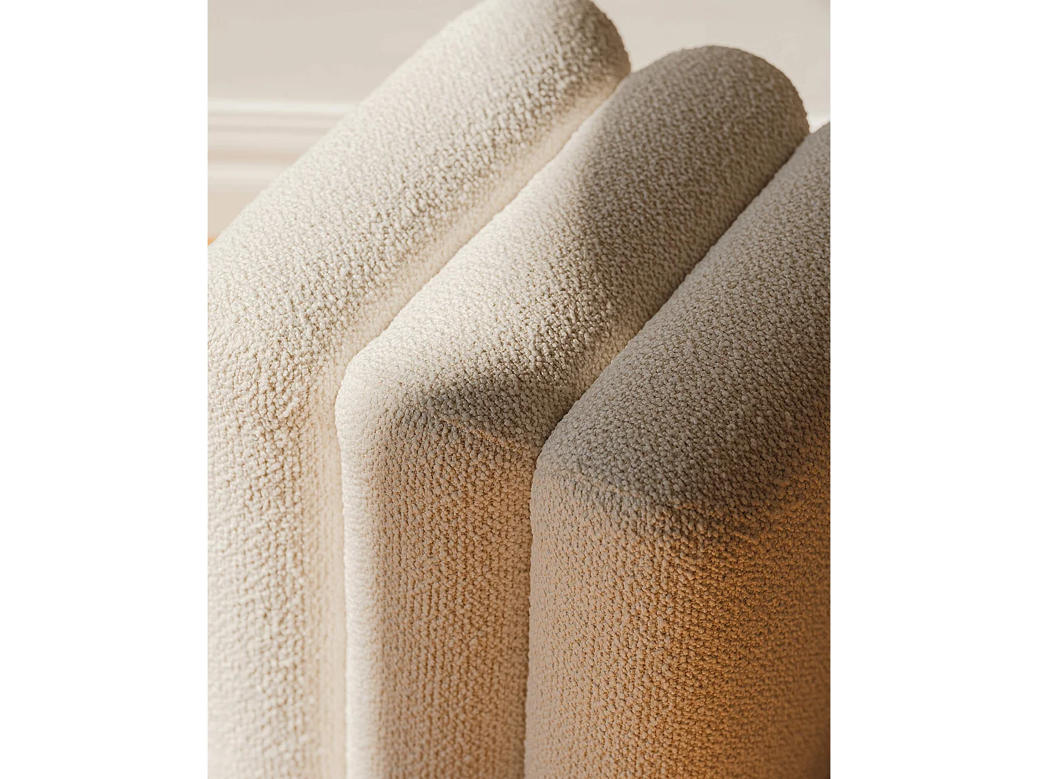 Radd Pouf - gepolsterter, stromlinienförmiger Hocker, 44,50 cm