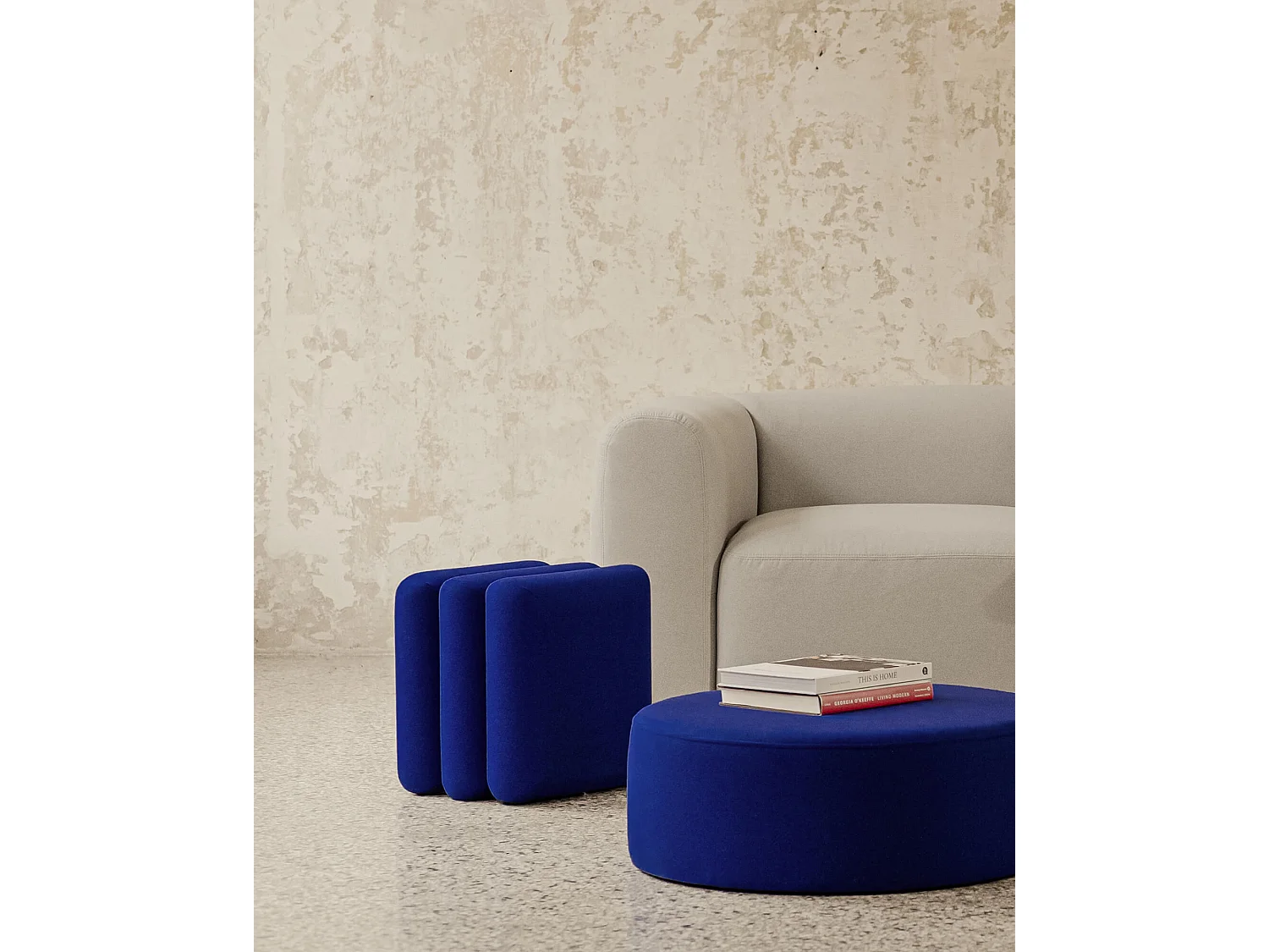 Radd Pouf - gepolsterter, stromlinienförmiger Hocker, 44,50 cm